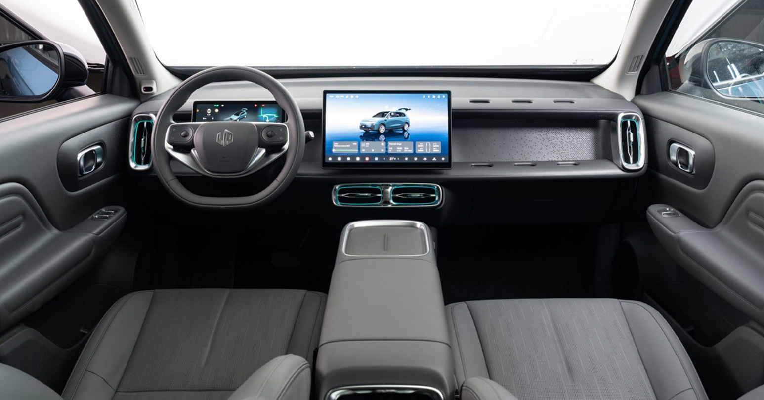 Leapmotor B10 - interiér ECO kůže tmavě šedá